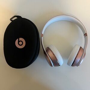 Beats Solo 3 Wireless Headphones in Rose Gold with Case